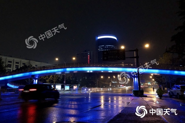 带伞！北京今起三天雷阵雨仍频繁“上线” 最高气温不足30℃