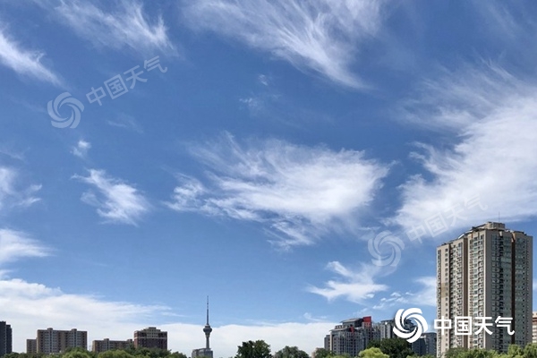 带伞！北京今明天雷雨频繁气温下降 闷热感增强仍需防暑