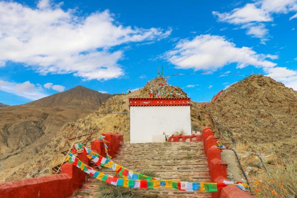 西藏历史上第一座宫殿 比布达拉宫早761年 文成公主曾在此居住