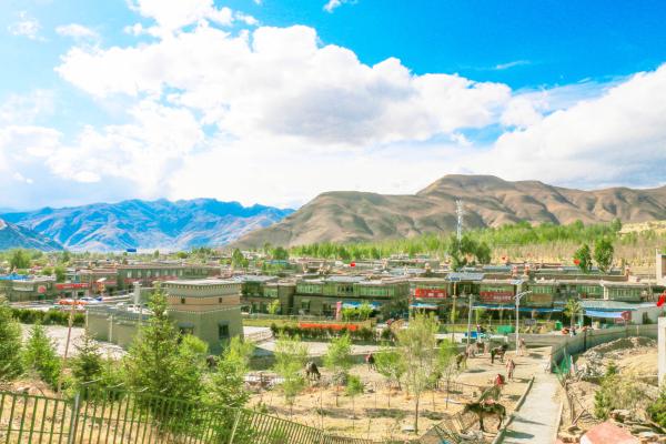 西藏历史上第一座宫殿 比布达拉宫早761年 文成公主曾在此居住