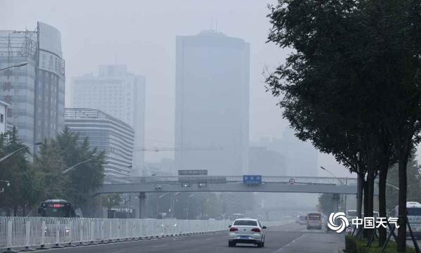 北京今天扩散条件较差 早晨能见度仍较低建筑物若隐若现