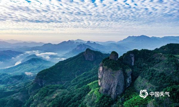 福建泰宁湖山如黛水如碧 秋景入画来