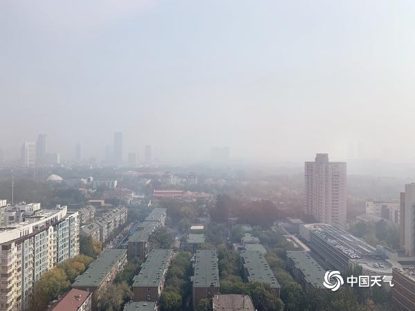 雾和霾影响天津 能见度不佳高楼若隐若现