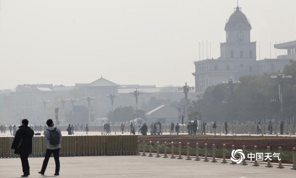 北京大气扩散条件转差能见度降低 霾天气再现身