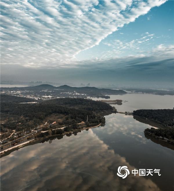 空中视角俯瞰武汉东湖 宛如天空之镜