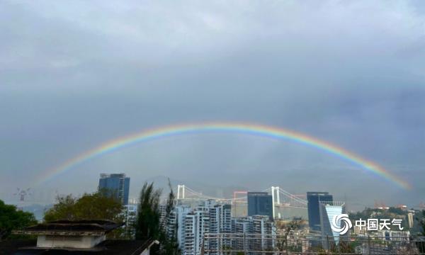 福建厦门上空现彩虹 绚丽景色美不胜收