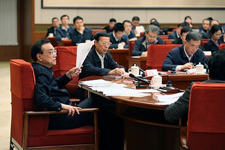 李克强：继续实施简政减税降费 优化营商环境