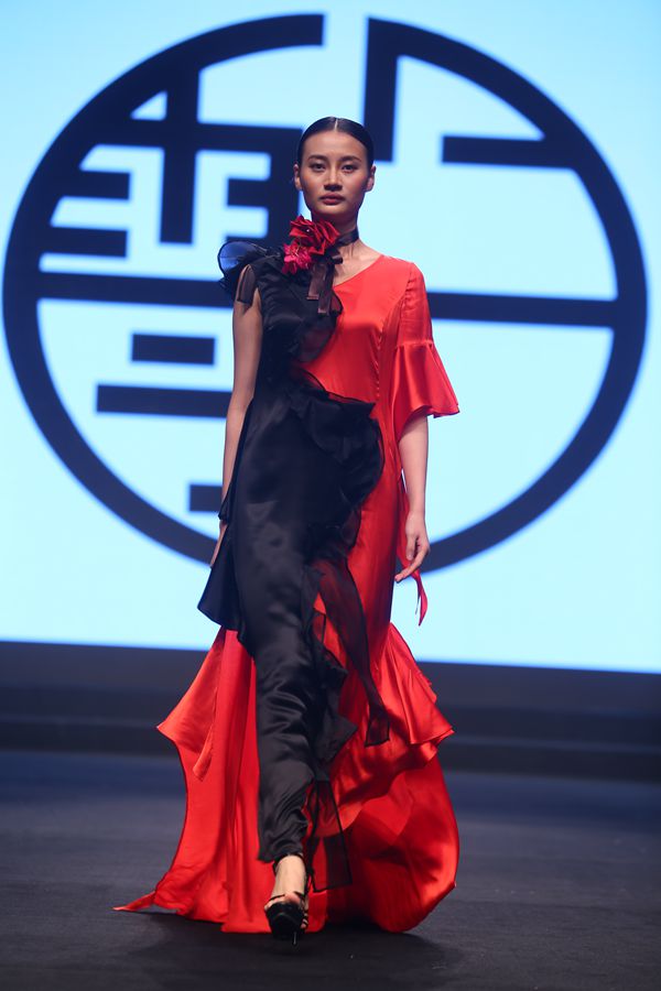 “金鹏奖”获得者吕斌:抒写中国女性时尚新乐章