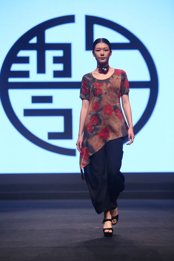 “金鹏奖”获得者吕斌:抒写中国女性时尚新乐章