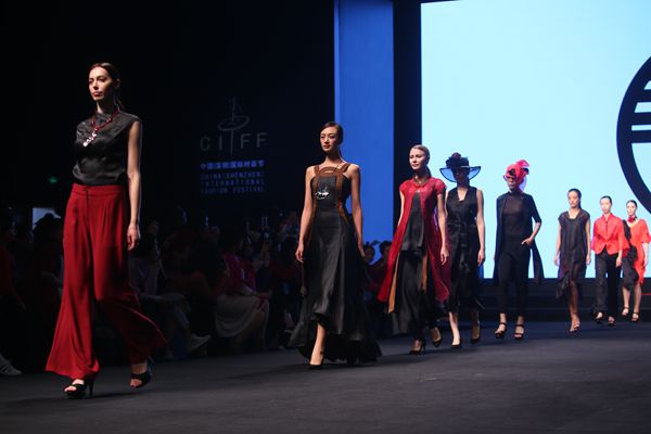 “金鹏奖”获得者吕斌:抒写中国女性时尚新乐章