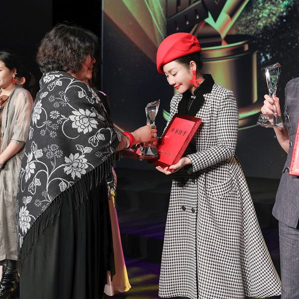 “金鹏奖”获得者姚子依：拒绝平庸 做独一无二的自己