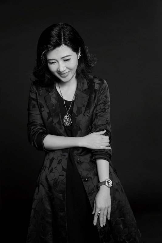 “金鹏奖”获得者吕斌:抒写中国女性时尚新乐章