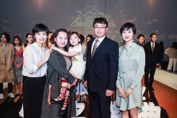 “童创未来·&nbsp; 中国童装小镇”2017年度广东服装行业颁奖盛典圆满落下帷幕