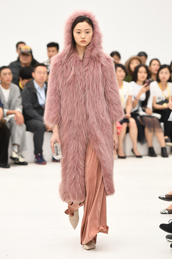 A/W2018深圳时装周 | MYMO & M.HITI联袂演绎当代女性力量