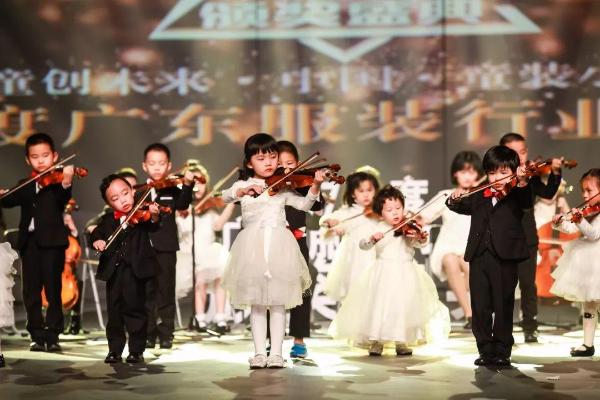 “童创未来·&nbsp; 中国童装小镇”2017年度广东服装行业颁奖盛典圆满落下帷幕