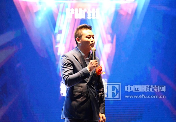 2018新九天丝绸服装采购节暨首届全国丝绸服装高峰论坛举行