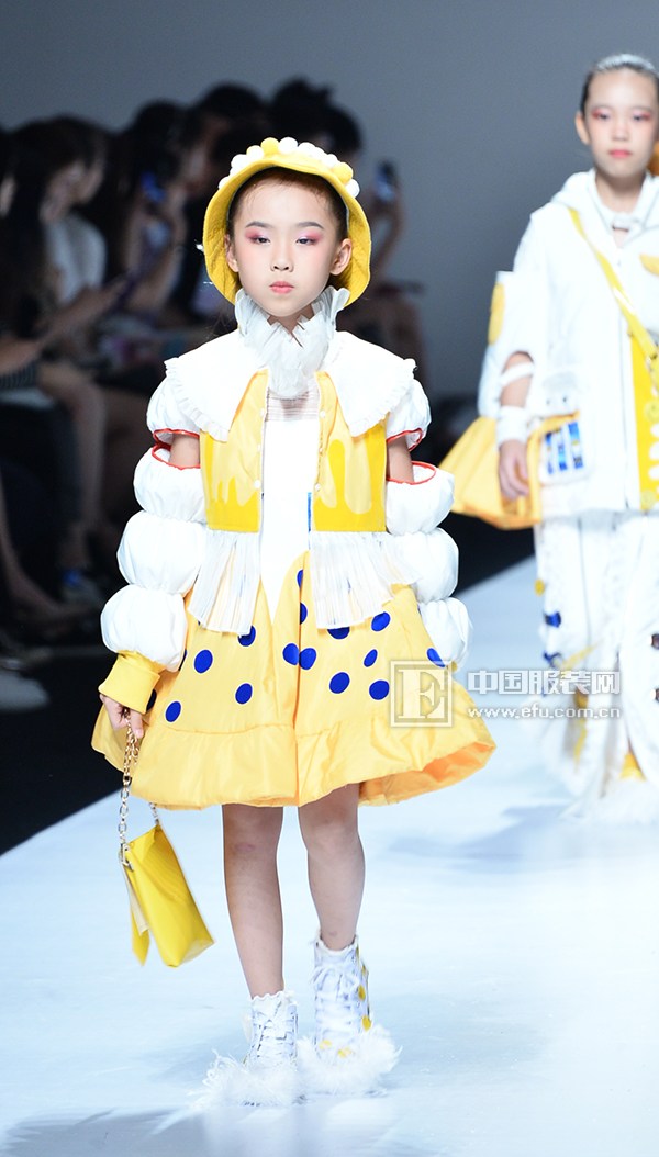 广东大学生时装周｜五邑大学艺术设计学院用“新生代”创新