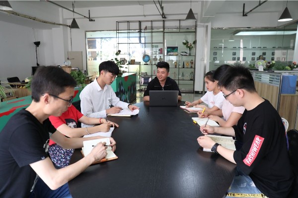 为女性优雅而生，村上春是如何走上向上之路的