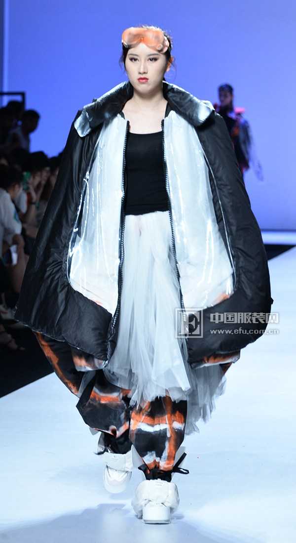 广东大学生时装周｜五邑大学艺术设计学院用“新生代”创新