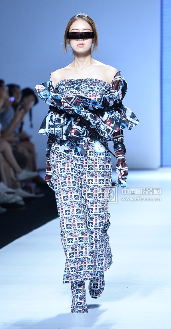 广东大学生时装周｜五邑大学艺术设计学院用“新生代”创新