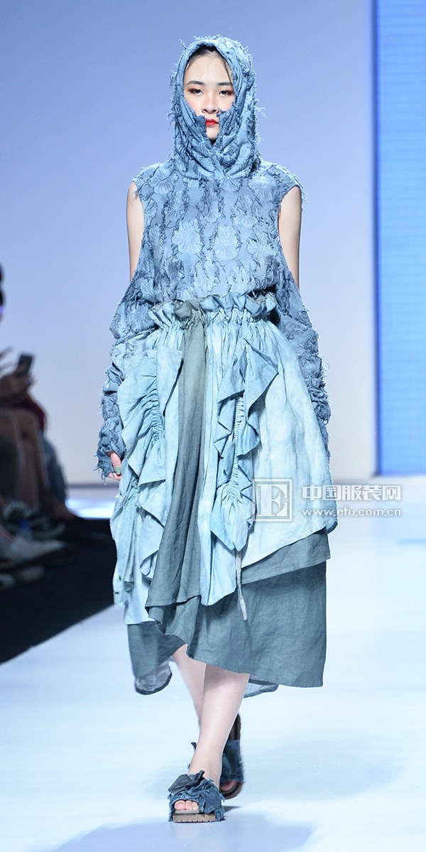 广东大学生时装周｜五邑大学艺术设计学院用“新生代”创新