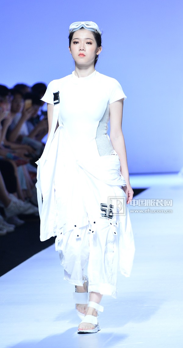 广东大学生时装周｜五邑大学艺术设计学院用“新生代”创新