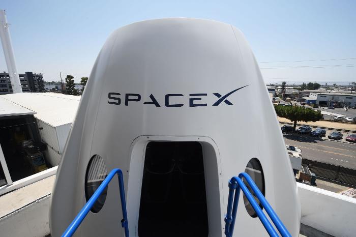 SpaceX打响商业太空竞赛第一枪