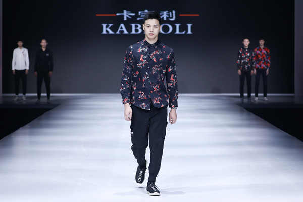 2019江南国际时装周：卡宝利多变的现代式复古