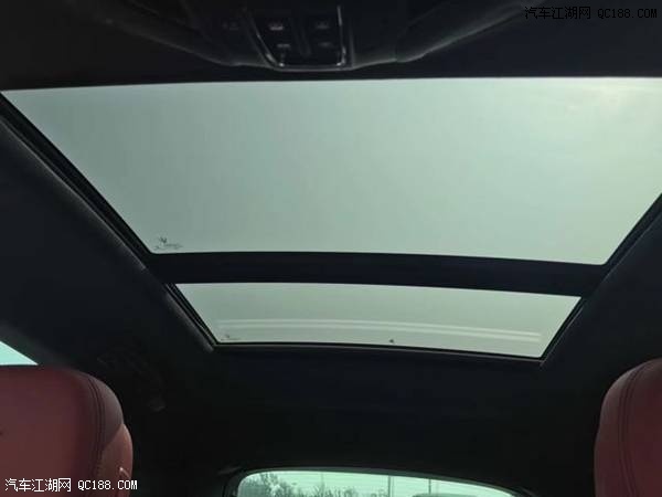 17款玛莎拉蒂莱万特3.0T蓝红美规版评测