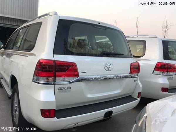 17款丰田酷路泽4000 GXR七座中东版实拍
