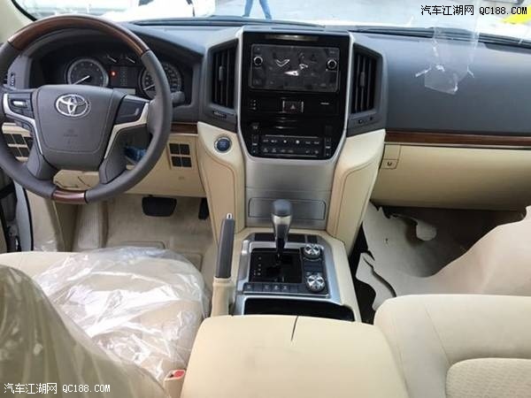 17款丰田酷路泽4000 GXR七座中东版实拍