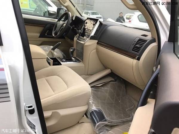 17款丰田酷路泽4000 GXR七座中东版实拍