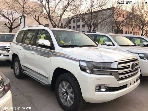 17款丰田酷路泽4000 GXR七座中东版实拍