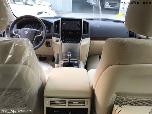 17款丰田酷路泽4000 GXR七座中东版实拍