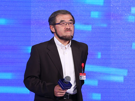 第一次亲密接触，90后眼中真实的吴鹰：一位不像大佬的大佬