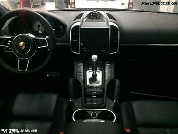 保时捷卡宴桃红木3.0T混动铂金现车实拍