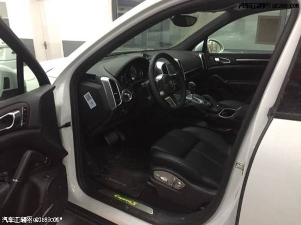 保时捷卡宴桃红木3.0T混动铂金现车实拍