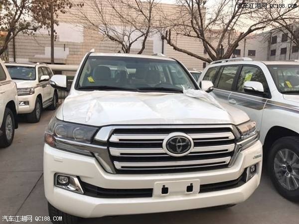 17款丰田酷路泽4000 GXR七座中东版实拍
