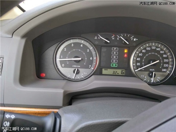 2018款丰田兰德酷路泽4000七座到店实拍