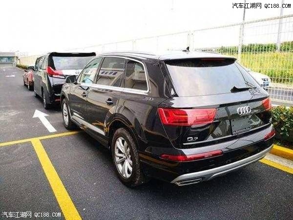 18款奥迪Q7三排七座八档3.0T加规版评测