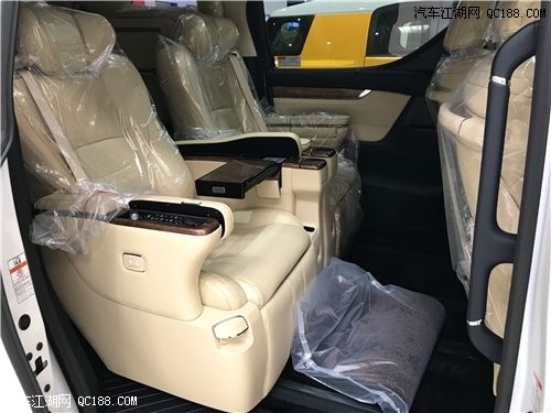 电子配置应有尽有18款埃尔法中东版报价