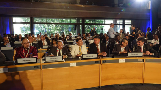 构建人类命运共同体&nbsp;天泉鼎丰空气制水炫耀联合国