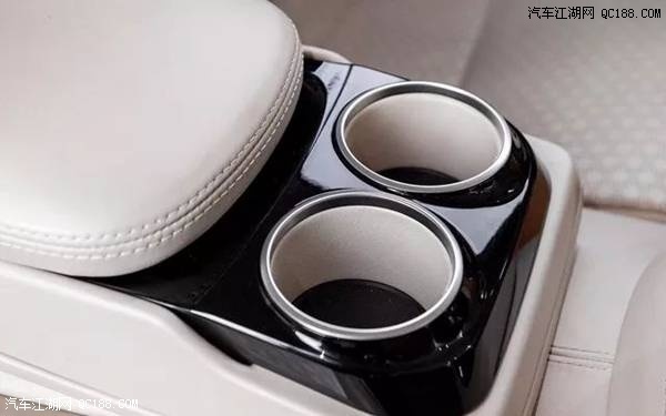 17款阿斯顿•马丁拉贡达Taraf&nbsp;6.0L版实拍