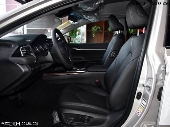 原创八代丰田凯美瑞首试&nbsp;外观时尚配置提升