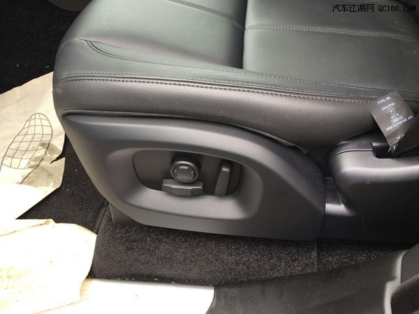 18款路虎揽胜行政3.0T平行进口到店实拍