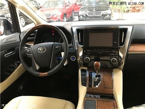 电子配置应有尽有18款埃尔法中东版报价