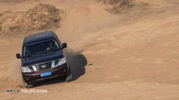 当巡逻兵遭遇巡洋舰 对比试驾途乐4.0L陆巡4.0