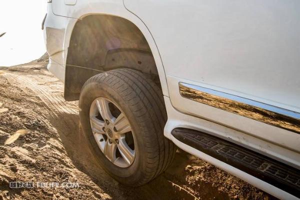 当巡逻兵遭遇巡洋舰 对比试驾途乐4.0L陆巡4.0