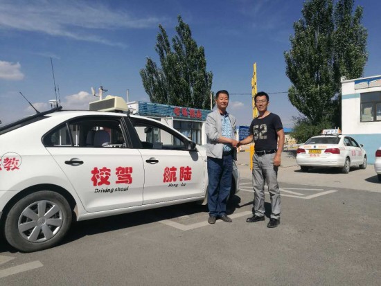 左合右机器人电子教练已经正式在青海驾校上岗