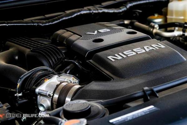 当巡逻兵遭遇巡洋舰 对比试驾途乐4.0L陆巡4.0